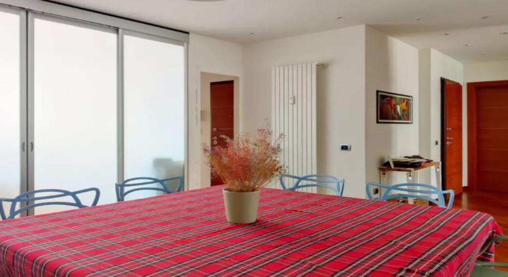 Stanza Nr 2 In Zona Solari In Appartamento Incantevole Милан Экстерьер фото